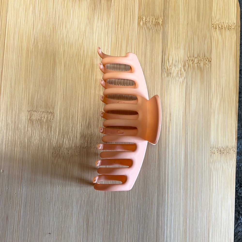 Pink claw clip